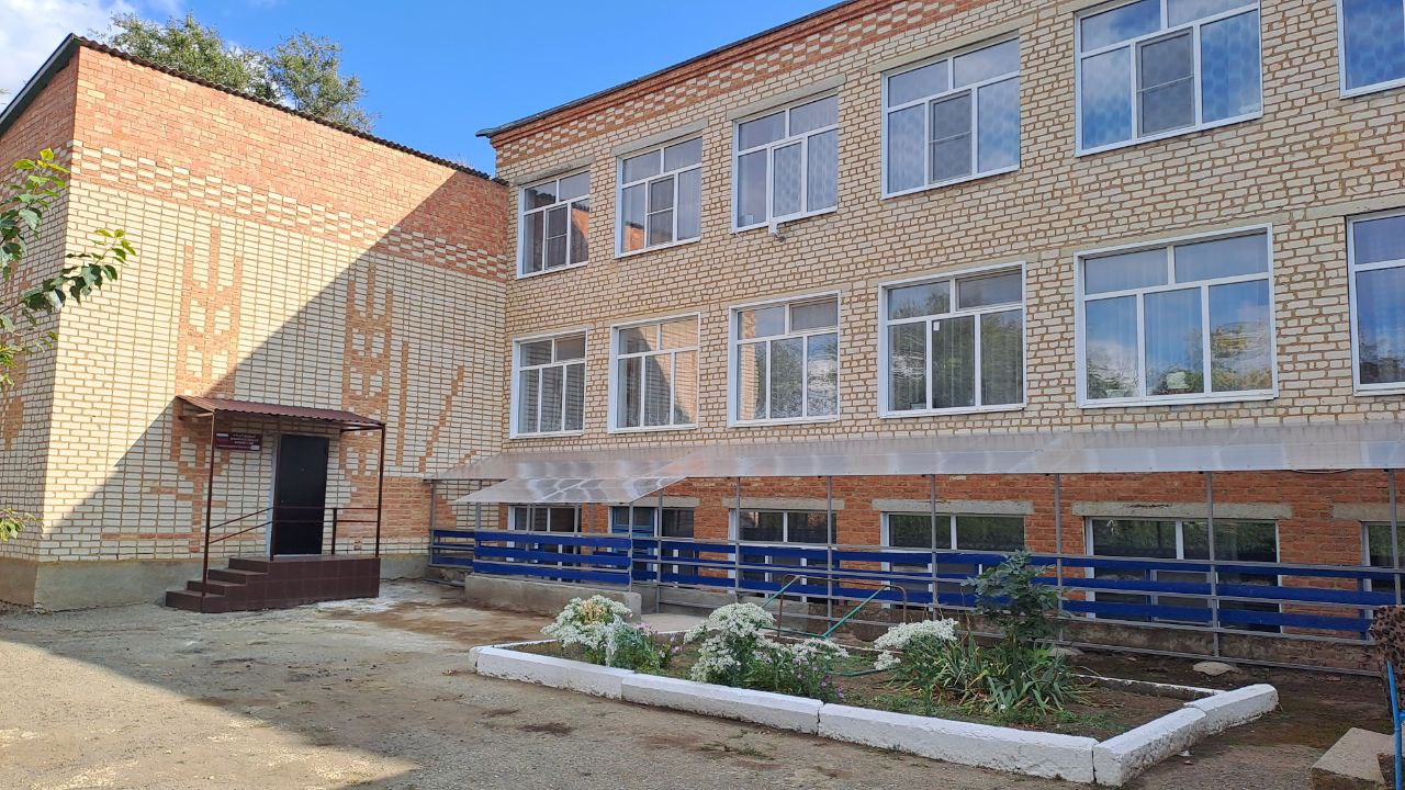 Фотография школы.