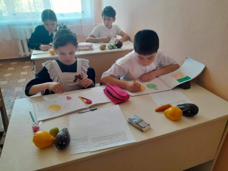 Конкурс рисунков "Овощи и фрукты- полезные продукты».